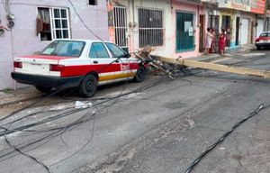 ¡TIRÓ HASTA POSTES DE LA CFE!