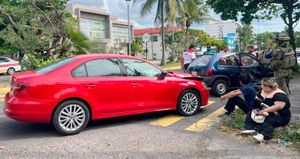 ¡COLISIONA JETTA Y CHEVY EN EL VIRGINIA!