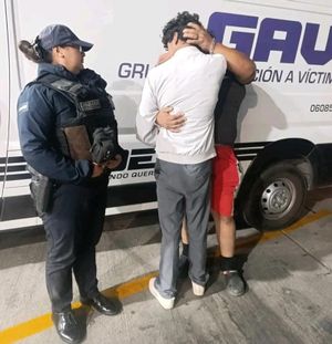 ¡APEDREAN AUTOBÚS AU EN LAS CUMBRES DE ACULTZINGO!
