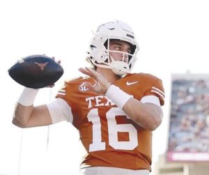 ¡LUCE ARCH MANNING LANZANDO PARA TD Y ANOTANDO!