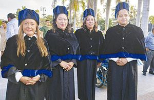 ¡LUZ MARÍA YA ES DOCTORA!