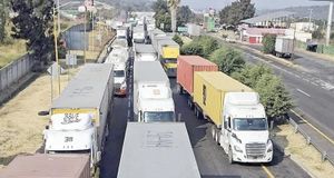 ¡AMPLÍAN CAMPESINOS Y TRANSPORTISTAS BLOQUEOS A 22 ESTADOS!