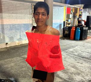 ¡DEJAN ENCUERADO Y AMARRADO A UN POSTE A JOVEN ‘JAULERO’!