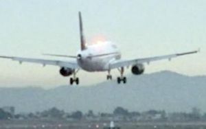 ¡EU AFIRMA QUE CERRARÍA SU ESPACIO AÉREO SI SE VOLVIERA INSEGURO POR EL CIERRE GUBERNAMENTAL!