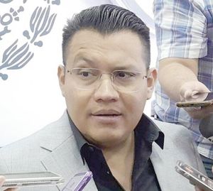 ¡ASESINAN AFUERA DE SU DOMICLIO A EX SECRETARIO DEL AYUNTAMIENTO DE GÓMEZ PALACIO!