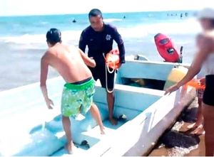 ¡RESCATAN A BAÑISTA EN PLAYAS DE CHACHALACAS!