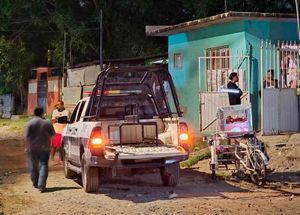 ¡AMARRAN A ERICK POR METERSE A LAS CASAS DE LAS VECINAS!