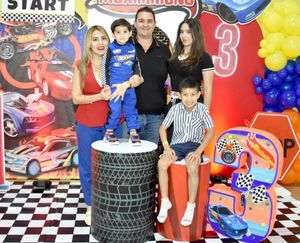 MAXIMILIANO CELEBRA SUS 3 AÑITOS