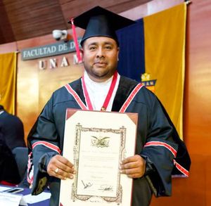 ¡CONDECORAN A GIOVANNI!