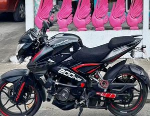 ¡ROBAN MOTO DEPORTIVA FRENTE A PLAZA URBAN!