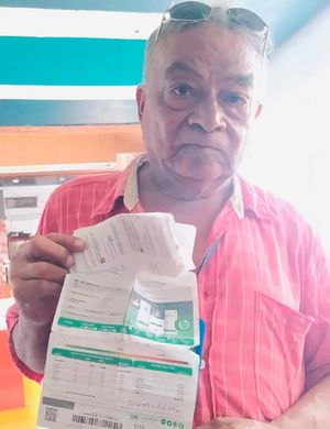 ¡DON CÁSTULO YA TIENE UN MES SIN LUZ!