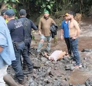 ¡CAMPESINO Y SU CABALLO MUEREN ARRASTRADOS EN UN ARROYO!