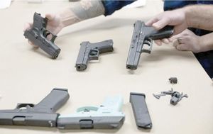 ¡MIENTRAS LAS ARMAS ESTADOUNIDENSES LLEGAN A CANADÁ, AUMENTAN VIOLENCIA!