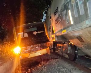¡TREN ARRASTRÓ CAMIÓN ‘ULÚA’!