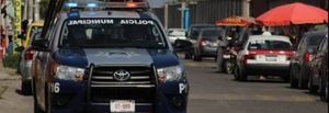 ¡“MOTO-RATONES” LE ROBAN CARTERA CON 500 PESOS A PEATÓN!