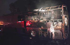 ¡AUTOBÚS TURÍSTICO SE CHAMUSCÓ EN LA AUTOPISTA!