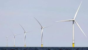 ¡GOBIERNO DE TRUMP SUSPENDE CINCO PROYECTOS EÓLICOS MARINOS!