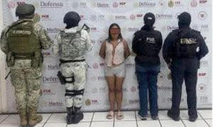 ¡UNA MUJER DETENIDA EN UN CATEO EN EL FRACCIONAMIENTO HACIENDA SOTAVENTO!