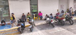 ¡LARGAS FILAS PARA EMPLACAR LAS MOTOS!