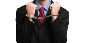 ¡DENUNCIAN A TRES ABOGADOS POR ESTAFAR A CLIENTE MILITAR!