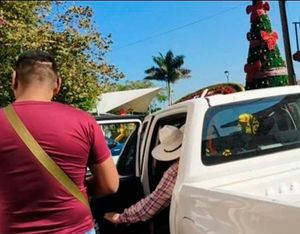 ¡HUYE DE LA PRENSA ALCALDE DE IXTAZOQUITLÁN! - *Evita tema de escolta a exalcalde