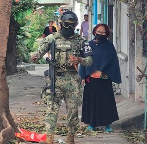 ¡AYUDAN A DOÑA MECHE POR SUFRIR CAÍDA EN SU VIVIENDA!