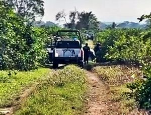 ¡LOCALIZAN CADÁVER DE HOMBRE TIRADO ENTRE LA MALEZA!