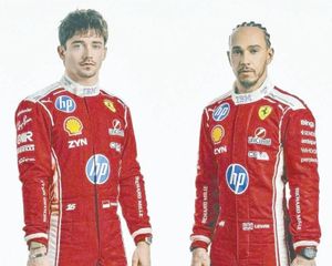 ¡MUESTRA FERRARI A PILOTOS CON SU NUEVO NOMEX!