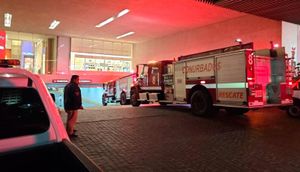 ¡INCENDIO EN RESTAURANTE HARBOR’S DE PLAZA ANDAMAR!