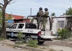 ¡MADRE DE FAMILIA ACUSÓ DE DISCRIMINACIÓN CONTRA POLICÍAS DE LA SSP!