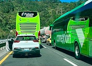 ¡COLAPSAN AUTOPISTAS! - POR RETORNO VACACIONAL