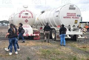 ¡MARINA LOCALIZÓ Y CONFISCÓ HIDROCARBURO ILEGAL EN ISLA Y PÁNUCO!