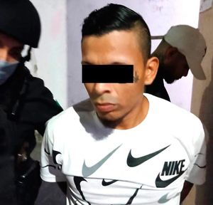 ¡CAZAN A ‘JAULEROS’ EN LAGOS DE PUENTE MORENO!