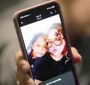 ¡“SOLO GRITABAN”: UNA MADRE NO PUDO SALVAR A SUS TRES HIJOS QUE CAYERON EN UN ESTANQUE HELADO EN TEXAS!