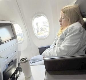 ¡VUELA MINISTRA LORETTA ORTIZ EN PRIMERA CLASE!