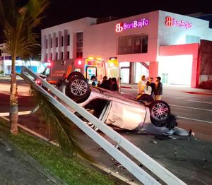 ¡CHOCÓ CONTRA LUMINARIA Y VOLCÓ FRENTE AL ILUSTRE!