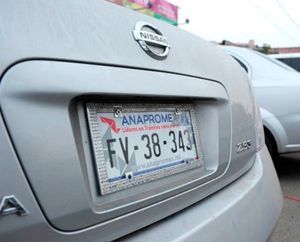 ¡ENTRAN MÁS DE 3 MILLONES DE AUTOS DE CONTRABANDO!