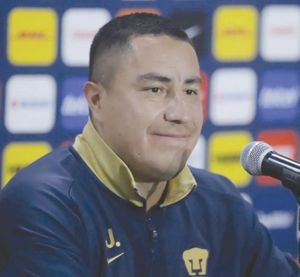 ¡PROMETE EFRAÍN JUÁREZ UNOS PUMAS MÁS DISCIPLINADOS!