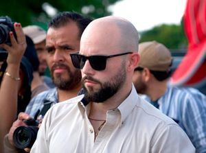 ¡ALCALDE DE COATZINTLA PIDE QUE LA GENTE NO SALGA DE SU CASA! - *Después de las diez de la noche conurbado con Poza Rica