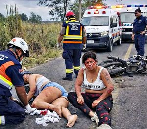 ¡DOS MUJERES HERIDAS AL DERRAPAR EN SU 'MORTALIKA'!
