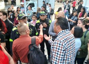 ¡LES ECHAN LA POLICÍA A REPORTEROS! - *El director de Comunicación Social de Córdoba