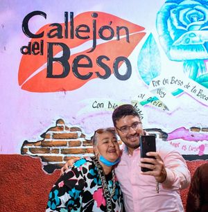 ¡YA TIENE ALVARADO CALLEJÓN DEL BESO!