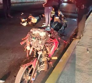 ¡PIERDE EL CONTROL Y SE ESTAMPA EN EL PUENTE DE LAS AMAPOLAS!
