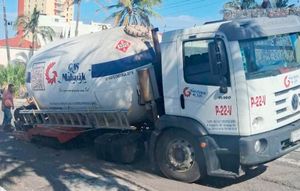 ¡PIPA LLENA DE GAS CAE EN “CRÁTER” DE COSTA DE ORO!