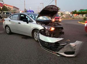 ¡VEHÍCULO DE LA FGR CHOCA CON AUTO PARTICULAR!