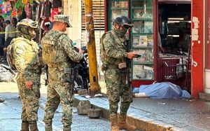 ¡ASESINAN A BALAZOS AL JEFE DE INSPECTORES DE COMERCIO! - LE DISPARARON CUATRO PLOMAZOS EN EL MERCADO DE POZA RICA