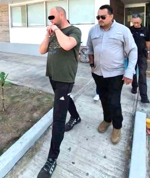 ¡SE QUEDA TURISTA DANÉS TRAS LAS REJAS!