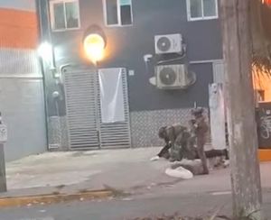 ¡SOMETEN CON EXCESO DE RUDEZA A UN AUTOMOVILISTA!