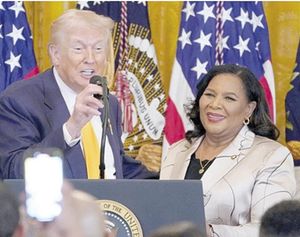 ¡TRUMP ORGANIZA UNA RECEPCIÓN CON MOTIVO DEL MES DE LA HISTORIA NEGRA!