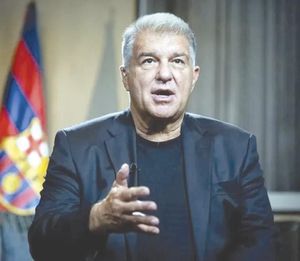 ¡DIMITE LAPORTA COMO PRESIDENTE DEL BARCA; BUSCA REELECCIÓN!